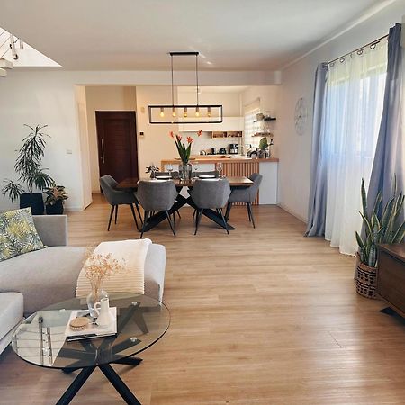 Modern Villa In Grand Bay - Short Walk To Beach Екстериор снимка