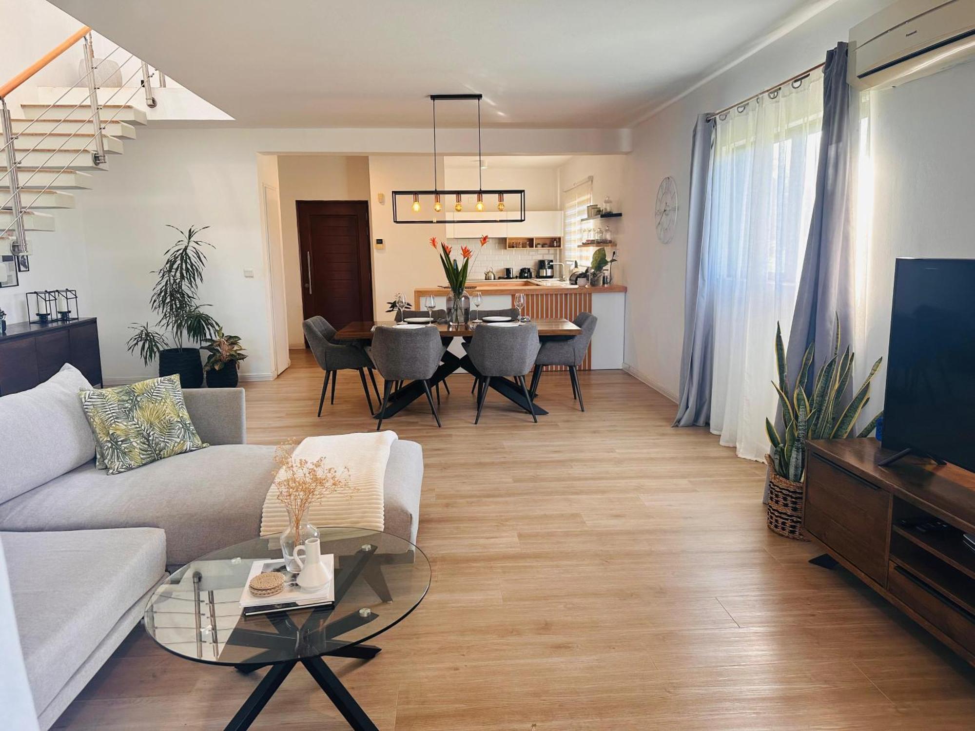 Modern Villa In Grand Bay - Short Walk To Beach Екстериор снимка