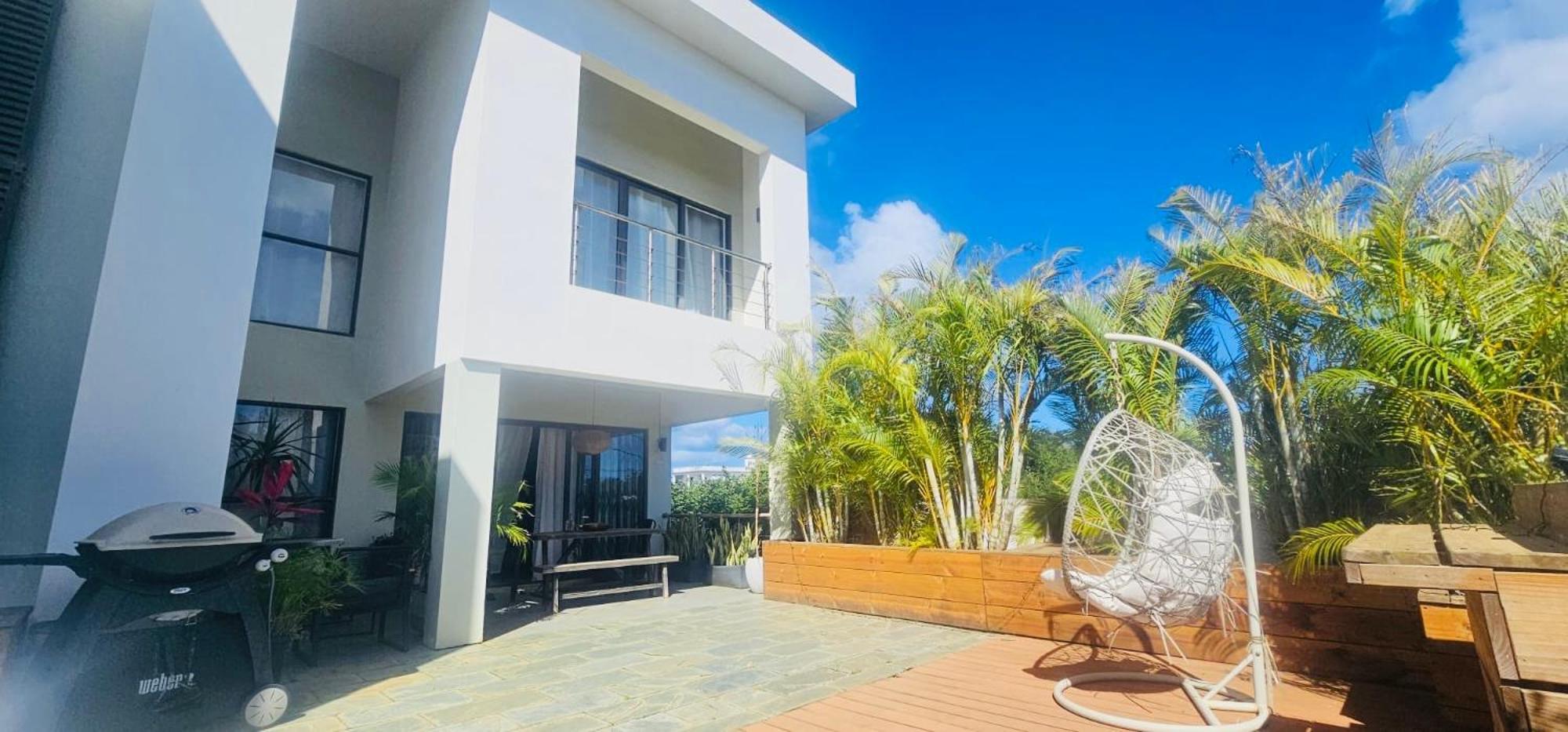 Modern Villa In Grand Bay - Short Walk To Beach Екстериор снимка